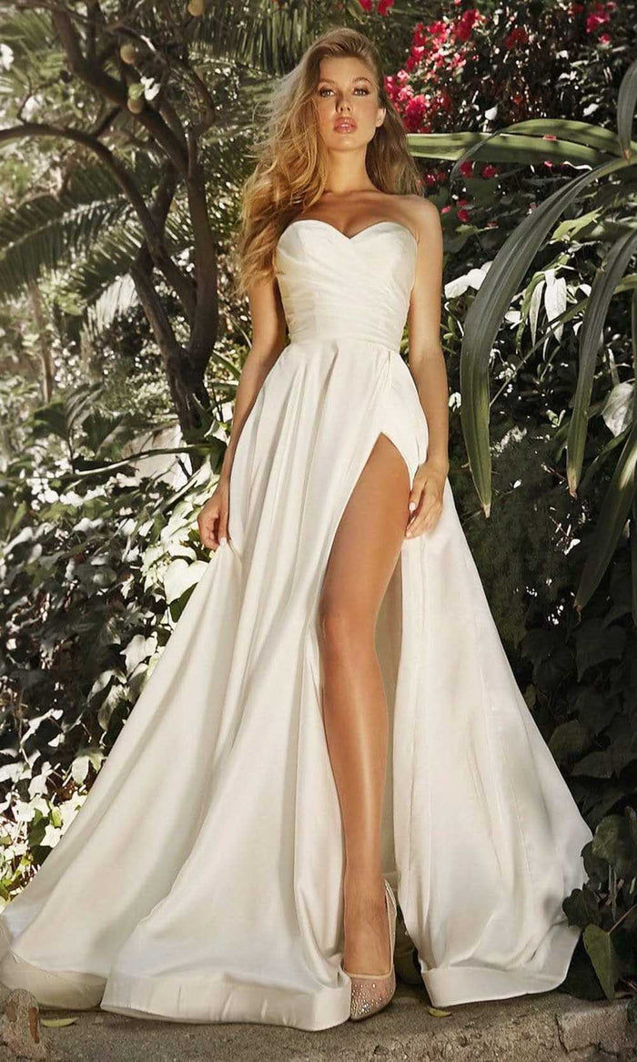 Cinderella Divine - Ruched Sweetheart Wedding Dress CD0166W - 1 pc Off White In Size L Available CCSALE L / Off White