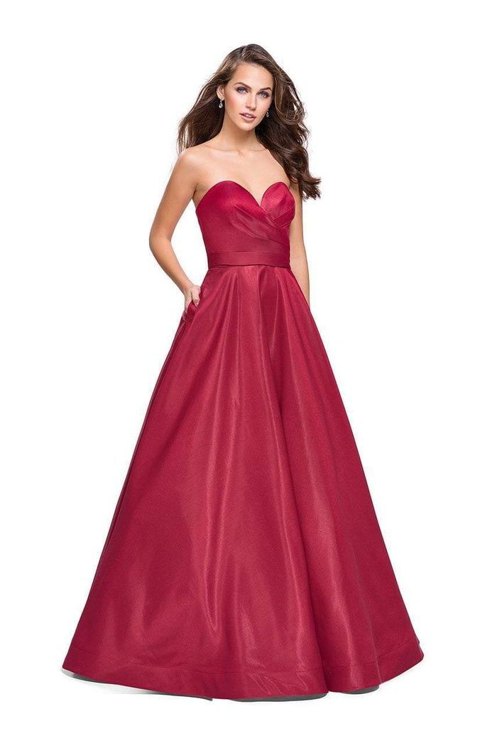 La Femme - 25953 Strapless Sweetheart Mikado Ballgown Special Occasion Dress 00 / Burgundy